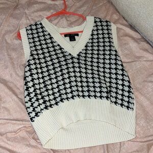 TILLYS SWEATER VEST
